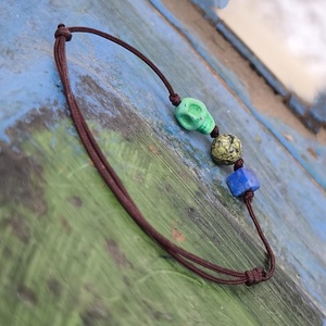 Koponya egyszál karkötő, Ékszer, Karkötő, Karkötő medállal, Ékszerkészítés, Gyöngyfűzés, gyöngyhímzés, MESKA