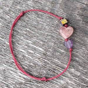 Szívecském egyszál karkötő, Ékszer, Karkötő, Karkötő medállal, Ékszerkészítés, Gyöngyfűzés, gyöngyhímzés, MESKA