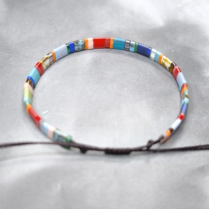 Selymes üveggyöngy karkötő - színes - ékszer - karkötő - gyöngyös karkötő - Meska.hu