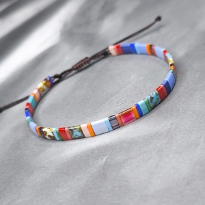 Selymes üveggyöngy karkötő - színes, Ékszer, Karkötő, Gyöngyös karkötő, Ékszerkészítés, Gyöngyfűzés, gyöngyhímzés, MESKA