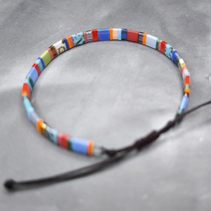 Selymes üveggyöngy karkötő - színes - ékszer - karkötő - gyöngyös karkötő - Meska.hu