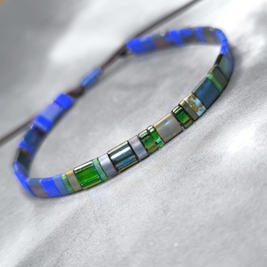 Selymes üveggyöngy karkötő - eozin, Ékszer, Karkötő, Gyöngyös karkötő, Ékszerkészítés, Gyöngyfűzés, gyöngyhímzés, MESKA