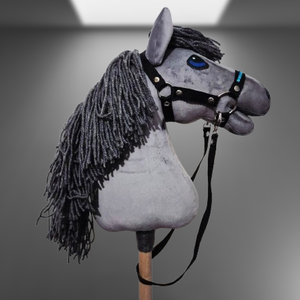 Hobby Horse Smokey  kötőfékkel kantárral. - játék & sport - plüssállat & játékfigura - ló - Meska.hu