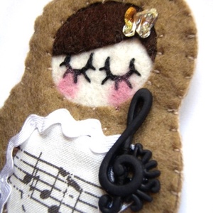  Matrjoska kitűző-Sallala -  - Meska.hu