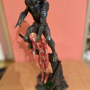 Predator szobor egyedi festéssel - művészet - szobor - Meska.hu