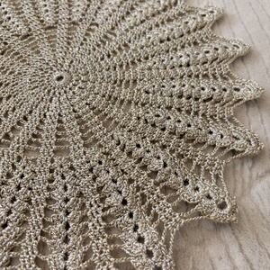 Horgolt ezüst színű csillogó terítő - otthon & életmód - lakástextil - abrosz, terítő - asztalközép terítő - Meska.hu