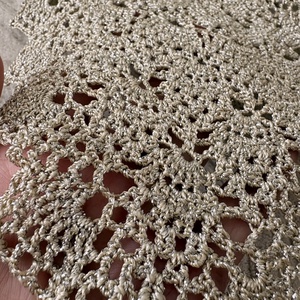 Horgolt ezüst színű csillogó terítő - otthon & életmód - lakástextil - abrosz, terítő - asztalközép terítő - Meska.hu