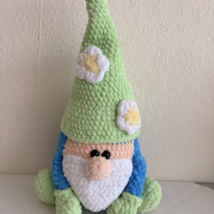 Horgolt tavaszi manó - játék & sport - plüssállat & játékfigura - majom - Meska.hu