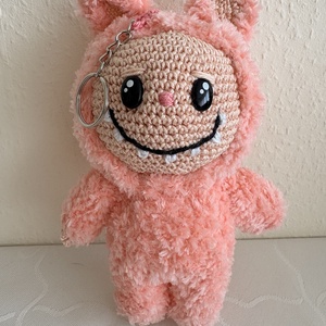 Horgolt Labubu 1 Kulcstartós , Játék & Sport, Plüssállat & Játékfigura, Más figura, Horgolás, MESKA