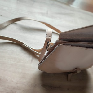 Növényi cserzésű natúr bőr kézműves női táska - táska & tok - kézitáska & válltáska - vállon átvethető táska - Meska.hu