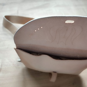 Növényi cserzésű natúr bőr kézműves női ővtáska - táska & tok - övtáska - Meska.hu