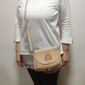 Növényi cserzésű natúr bőr kézműves női táska - táska & tok - kézitáska & válltáska - vállon átvethető táska - Meska.hu