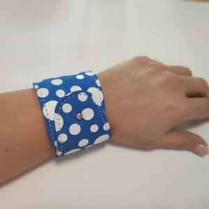 Női pöttyös bőr karkötő  - ékszer - karkötő - kézfej karkötő - Meska.hu