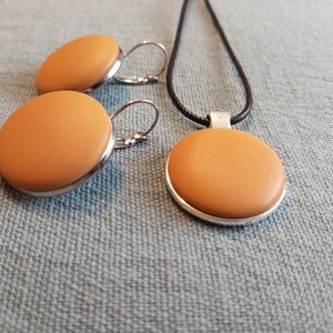 Mustársárga bőr gomb fülbevaló és nyaklánc  - ékszer - fülbevaló - lógós kerek fülbevaló - Meska.hu Mustársárga bőr gomb fülbevaló és nyaklánc  - ékszer - fülbevaló - lógós kerek fülbevaló - Meska.hu