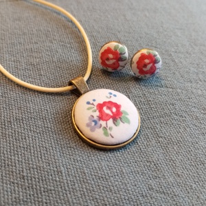 Piros virágos gomb fülbevaló és nyaklánc , Ékszer, Fülbevaló, Lógós kerek fülbevaló, Ékszerkészítés, Fémmegmunkálás, MESKA