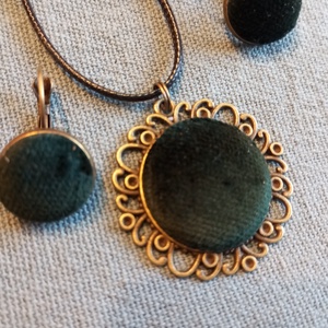 Sötétzöld bársony gomb fülbevaló és nyaklánc  - ékszer - fülbevaló - lógós kerek fülbevaló - Meska.hu