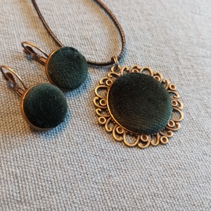 Sötétzöld bársony gomb fülbevaló és nyaklánc  - ékszer - fülbevaló - lógós kerek fülbevaló - Meska.hu