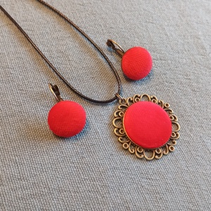 Vörös bársony gomb fülbevaló és nyaklánc  - ékszer - fülbevaló - lógós kerek fülbevaló - Meska.hu