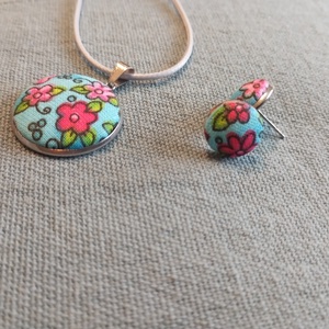 Kék virágos gomb fülbevaló és nyaklánc  - ékszer - fülbevaló - lógós kerek fülbevaló - Meska.hu