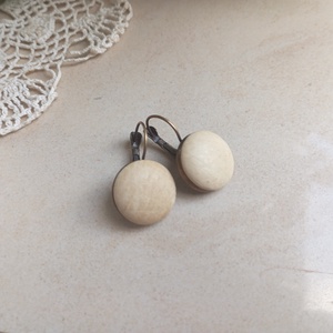 Bézs bőr fülbevaló  - ékszer - fülbevaló - lógós kerek fülbevaló - Meska.hu