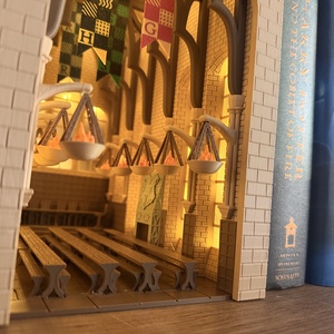 Harry Potter � Hogwarts Great Hall világító könyvtámasz  3D dioráma dekoráció - otthon & életmód - dekoráció - asztal és polc dekoráció - könyvszobor - Meska.hu