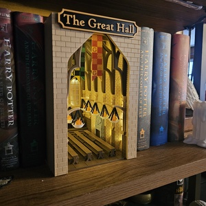 Harry Potter � Hogwarts Great Hall világító könyvtámasz  3D dioráma dekoráció - otthon & életmód - dekoráció - asztal és polc dekoráció - könyvszobor - Meska.hu