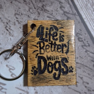 Life is better with dogs kulcstartó - Meska.hu
