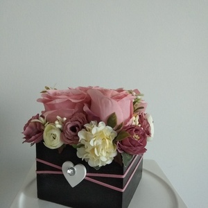 Virágbox / asztaldísz vintage bézs-mályva színű selyem virágokkal - otthon & életmód - dekoráció - virágdísz és tartó - virágbox, virágdoboz - Meska.hu