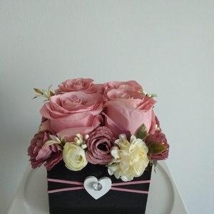 Virágbox / asztaldísz vintage bézs-mályva színű selyem virágokkal - otthon & életmód - dekoráció - virágdísz és tartó - virágbox, virágdoboz - Meska.hu