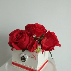 Virágbox / asztaldísz vintage piros selyem virágokkal  - otthon & életmód - dekoráció - virágdísz és tartó - virágbox, virágdoboz - Meska.hu