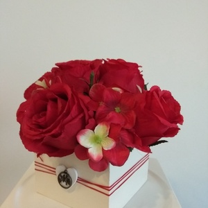 Virágbox / asztaldísz vintage piros selyem virágokkal  - otthon & életmód - dekoráció - virágdísz és tartó - virágbox, virágdoboz - Meska.hu