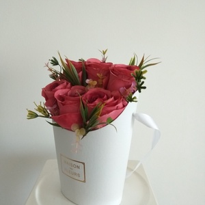 Virágbox /asztaldísz fehér dobozban vintage mályva selyem virágokkal - esküvő - emlék & ajándék - szülőköszöntő ajándék - Meska.hu