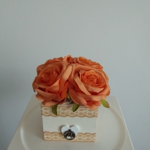 Virágbox / asztaldísz fa dobozban vintage narancs  árnyalatokkal - otthon & életmód - dekoráció - virágdísz és tartó - virágbox, virágdoboz - Meska.hu