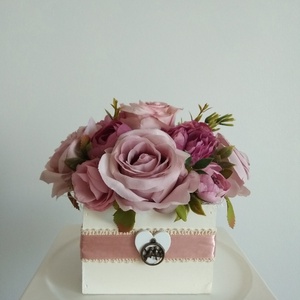 Virágbox / asztaldísz fa dobozban vintage mályvás árnyalatokkal árnyalatokkal, Otthon & Életmód, Dekoráció, Virágdísz és tartó, Virágbox, virágdoboz, Virágkötés, MESKA