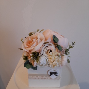 Virágbox / asztaldísz fa dobozban vintage  púder-bézs pasztell árnyalatokkal - otthon & életmód - dekoráció - virágdísz és tartó - virágbox, virágdoboz - Meska.hu