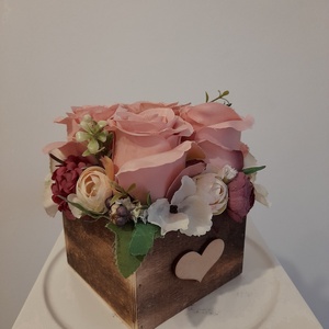 Virágbox / asztaldísz vintage púder-mályva virágokkal barna koptatott fa dobozban - otthon & életmód - dekoráció - asztal és polc dekoráció - asztaldísz - Meska.hu