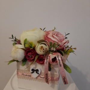 Virágbox / asztaldísz fehér fa dobozban vintage drapp-mályva pasztell árnyalatokkal - otthon & életmód - dekoráció - virágdísz és tartó - virágbox, virágdoboz - Meska.hu