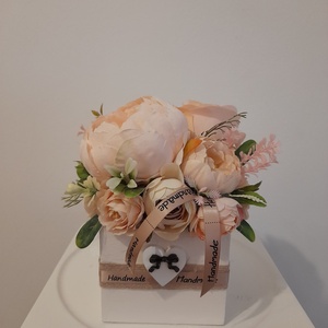 Virágbox / asztaldísz fehér fa dobozban vintage púder pasztell árnyalatokkal, Otthon & Életmód, Dekoráció, Virágdísz és tartó, Virágbox, virágdoboz, Virágkötés, MESKA