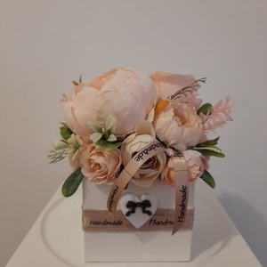 Virágbox / asztaldísz fehér fa dobozban vintage púder pasztell árnyalatokkal - otthon & életmód - dekoráció - virágdísz és tartó - virágbox, virágdoboz - Meska.hu