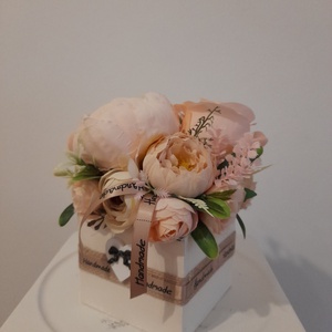 Virágbox / asztaldísz fehér fa dobozban vintage púder pasztell árnyalatokkal - otthon & életmód - dekoráció - virágdísz és tartó - virágbox, virágdoboz - Meska.hu