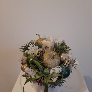 Karácsonyi asztaldísz fehér kerámia kaspóba zöld-arany-fehér színekben - otthon & életmód - dekoráció - asztal és polc dekoráció - asztaldísz - Meska.hu