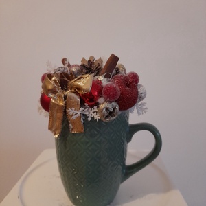 Karácsonyi asztaldísz  fenyőzöld kerámia kaspóba, Otthon & Életmód, Dekoráció, Asztal és polc dekoráció, Asztaldísz, Virágkötés, MESKA