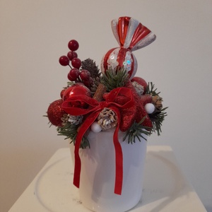 Karácsonyi asztaldísz fehér kerámia kaspóba piros-fehér színekben, Otthon & Életmód, Dekoráció, Asztal és polc dekoráció, Asztaldísz, Virágkötés, MESKA