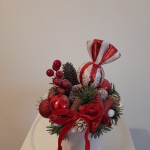 Karácsonyi asztaldísz fehér kerámia kaspóba piros-fehér színekben - otthon & életmód - dekoráció - asztal és polc dekoráció - asztaldísz - Meska.hu