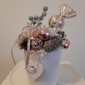 Karácsonyi asztaldísz fehér kerámia kaspóban rosegold-ezüst-fehér színekben - otthon & életmód - dekoráció - asztal és polc dekoráció - asztaldísz - Meska.hu