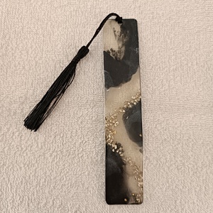 Könyvjelző műgyantàból, Könyv & Zene, Könyvjelző, , Pedagógusnapra,évzáróra szeretettel.
Epoxy gyantàból készült fekete színű,ezüst csillàmokkal díszit..., MESKA