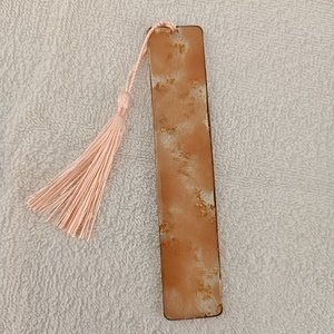 Könyvjelző műgyantàból, Könyv & Zene, Könyvjelző, , Pedagógusnapra,évzáróra szeretettel.
Epoxy gyantàból készült bézs színű, arany csillàmokkal díszite..., MESKA