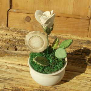 Rózsa kaspóban., Otthon & Életmód, Dekoráció, Asztal és polc dekoráció, Asztaldísz, Kerámia, Virágkötés, MESKA