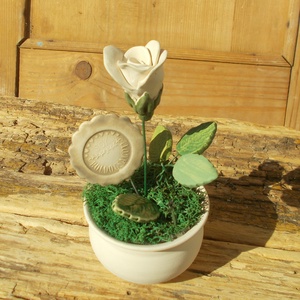 Rózsa kaspóban. - otthon & életmód - dekoráció - asztal és polc dekoráció - asztaldísz - Meska.hu