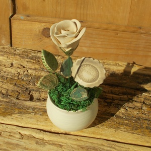 Rózsa kaspóban., Otthon & Életmód, Dekoráció, Asztal és polc dekoráció, Asztaldísz, Kerámia, Virágkötés, MESKA